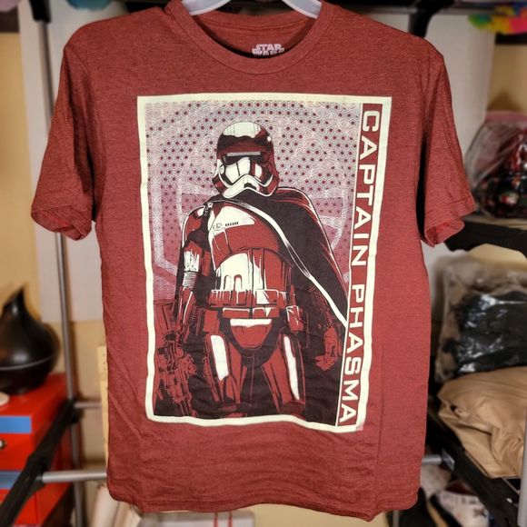 Star Wars Captain Phasma Short Sleeve Maroon Tee - Size Medium - Picture 2 of 4